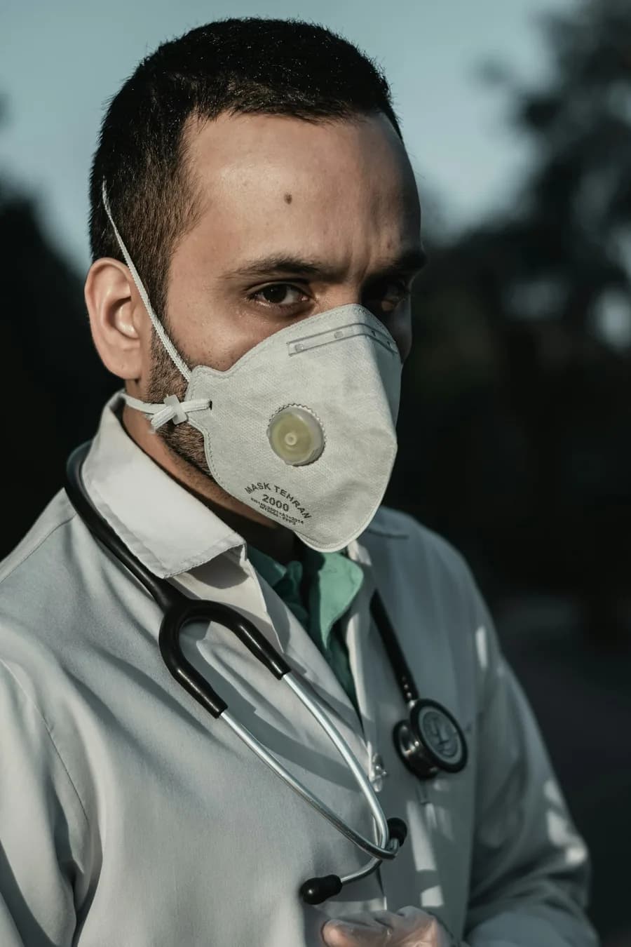 Profissional em uma clínica de atendimento geral